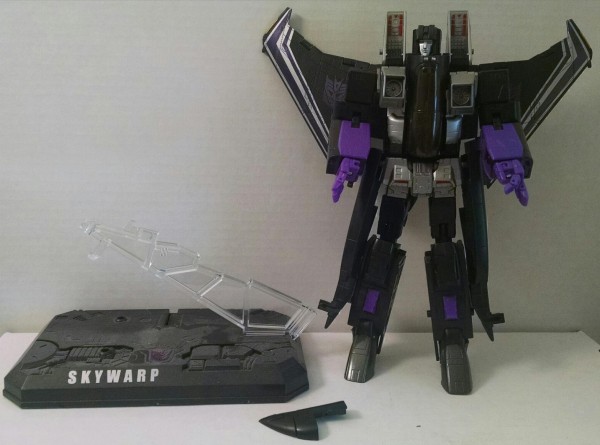 Transformers Masterpiece Skywarp_crop.jpg