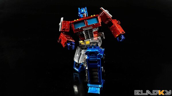 Custom Mini Masterpiece Optimus by Gladky (7).jpg