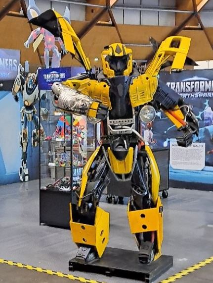 cursed bumblebee statue.JPG