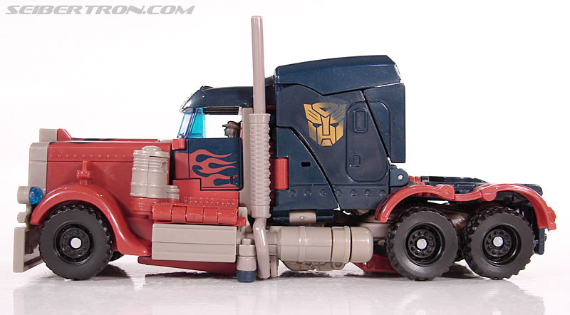 http://www.seibertron.com/images/toys/files/65/voyageroptimusprime025.jpg