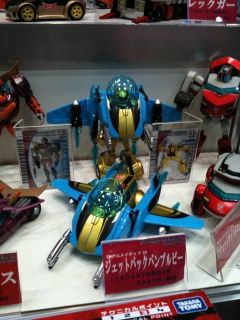 Transformers News: New Images of Takara Hydrodive Bumblebee and Movie Masterpiece Starscream Image