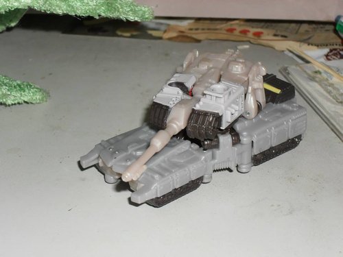 legends 30 thrilling megatron tank mode.jpg