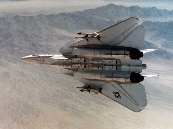 1280px-Underside_of_missile-armed_F-14A_Tomcat_of_VF-211_c1977.jpg