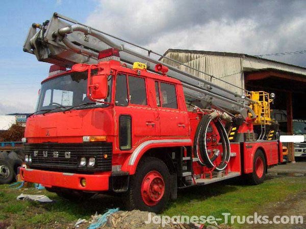 1982_Mitsubishi_Fuso_FP318J_Fire_Truck_1.jpg