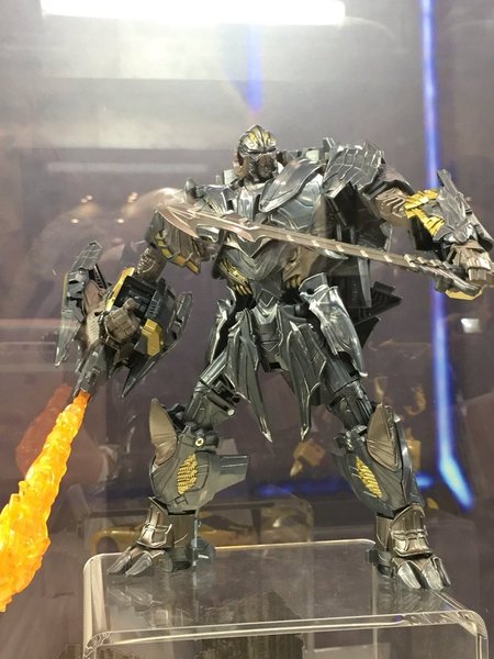 1487529814-takara-last-knight-megatron-leader-01.jpg