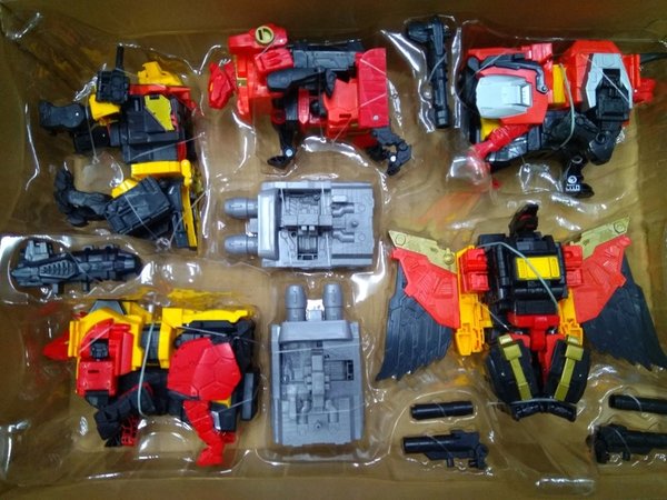 predaking-in-hand-images-of-titan-class-transformers-team (5)__scaled_800.jpg