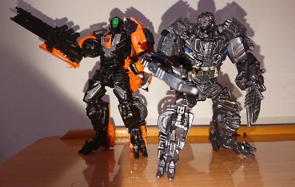 DsmbzloWwAAYKqf.jpg large.jpg
