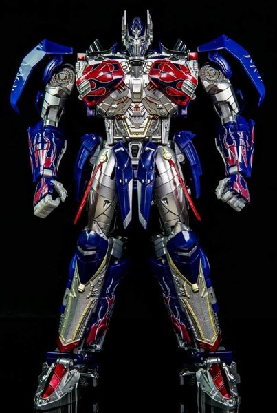 Unique Toys Challenger - Optimus Prime.jpeg