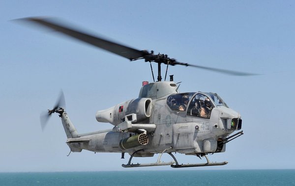 dropkick 1200px-AH-1W_Super_Cobra_assigned_to_HMLA_167.jpg