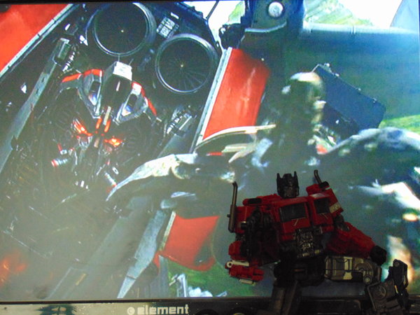 SS OP on Blitzwing background.JPG