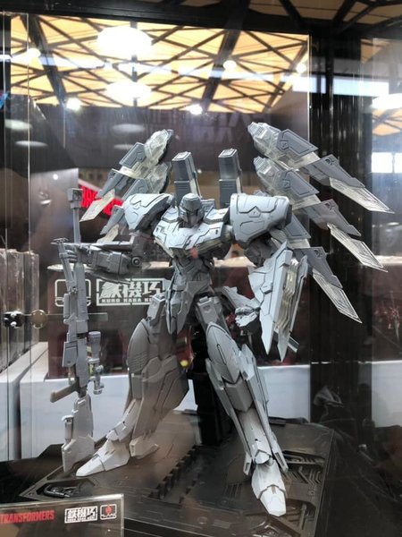 11-Flame-Toys-Kuro-Kara-Kuri-IDW-Megatron.jpg