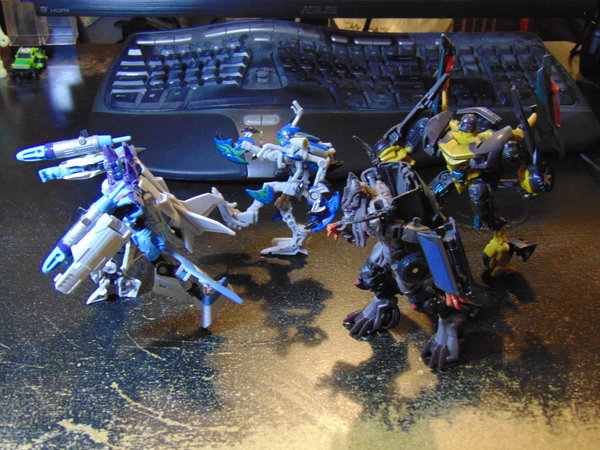 Unilla Icequeen Cone vs Decepticons (1).JPG