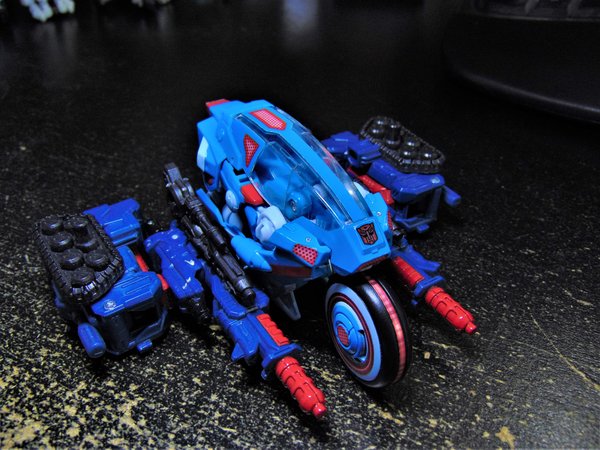 Generations Siege Chromia 1.jpg