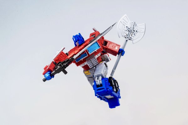 04.06.2020 - Earthrise Optimus Prime (11 of 20).jpg