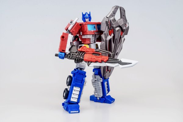 04.06.2020 - Earthrise Optimus Prime (12 of 20).jpg