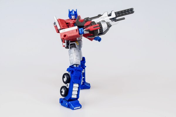 04.06.2020 - Earthrise Optimus Prime (13 of 20).jpg