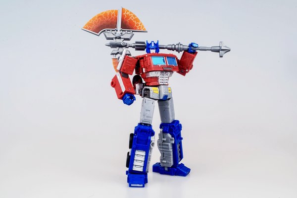 04.06.2020 - Earthrise Optimus Prime (14 of 20).jpg