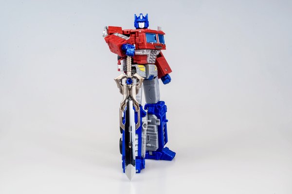 04.06.2020 - Earthrise Optimus Prime (17 of 20).jpg