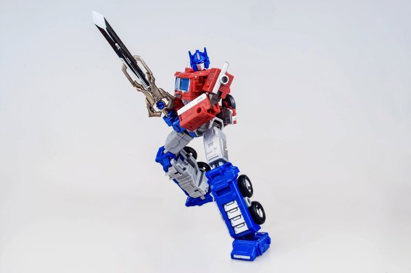 04.06.2020 - Earthrise Optimus Prime (18 of 20).jpg