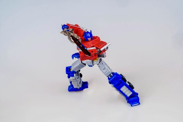 04.06.2020 - Earthrise Optimus Prime (19 of 20).jpg