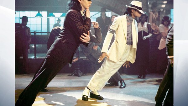 skynews-michael-jackson-fake-dance-move_4317990.jpg