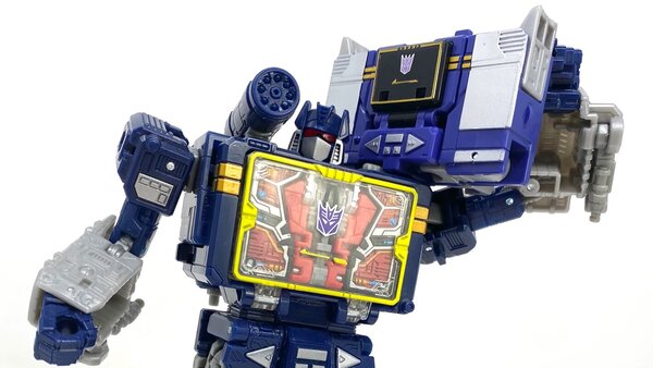 Kingdom Core Class Soundwave and Dracodon (11)__scaled_800.jpg