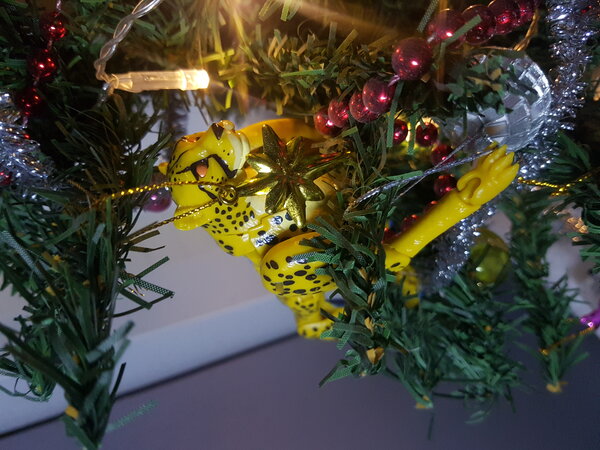Christmas Cheetor (2).jpg