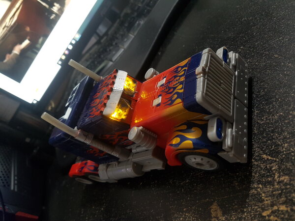2007 Optimus Prime (1).jpg