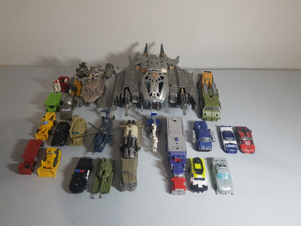 Autobots and Decepticons (1).jpg