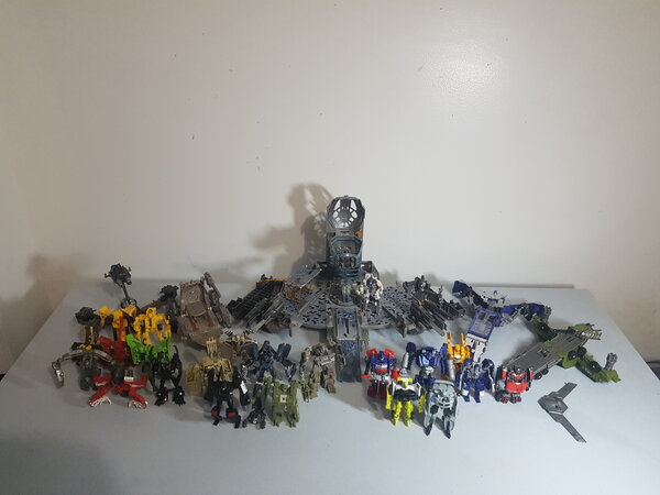 Autobots and Decepticons (5).jpg