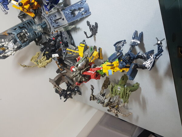 Autobots and Decepticons (15).jpg