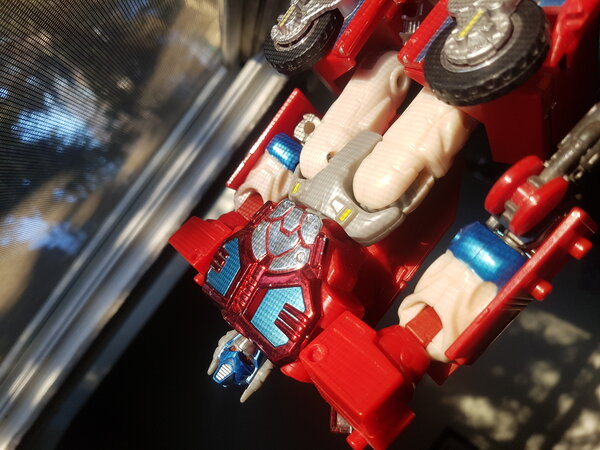 RID 2001 Optimus Prime (3).jpg