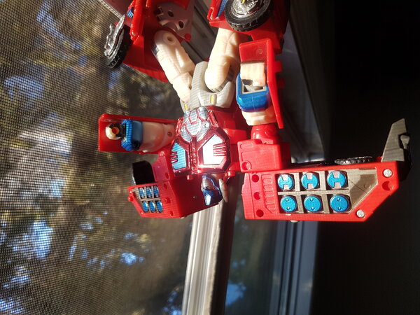 RID 2001 Optimus Prime (6).jpg