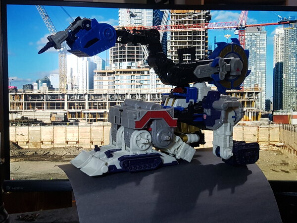 Cybertron Metroplex (1).jpg