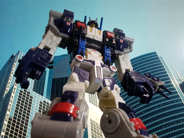 Cybertron Metroplex (5).jpg