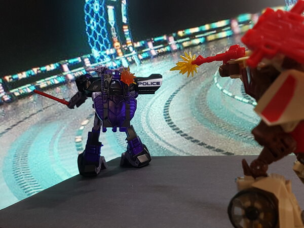 Barricade vs Chromedome (4).jpg
