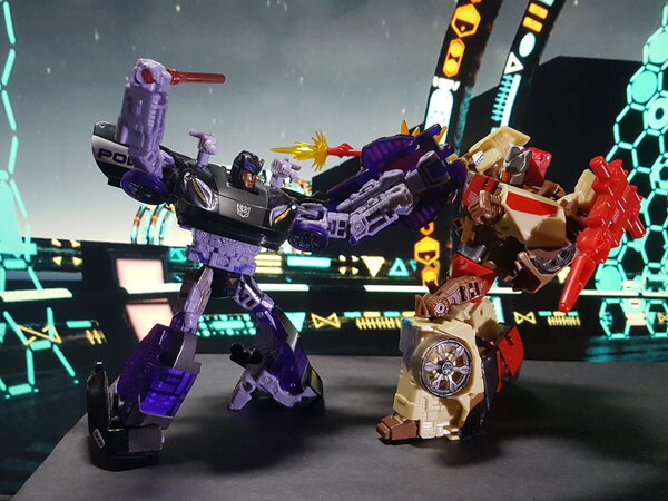 Barricade vs Chromedome (7).jpg