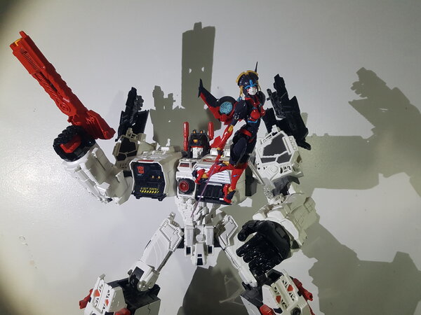 Flame Toys Windblade Titan Metroplex (1).jpg