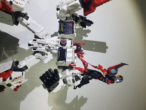 Flame Toys Windblade Titan Metroplex (2).jpg