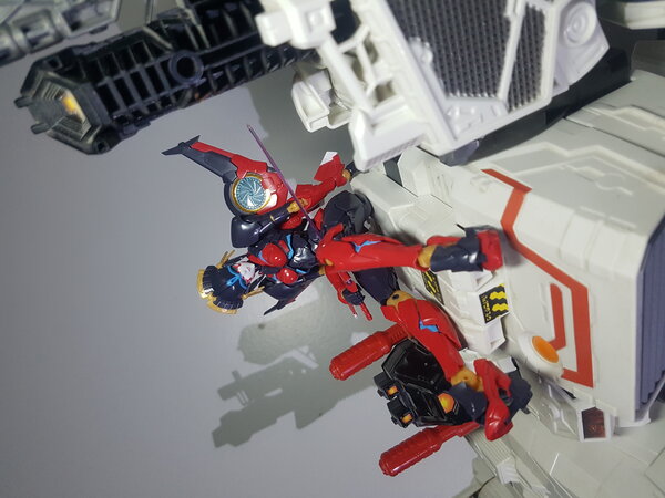 Flame Toys Windblade Titan Metroplex (3).jpg