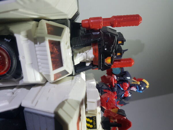 Flame Toys Windblade Titan Metroplex (4).jpg