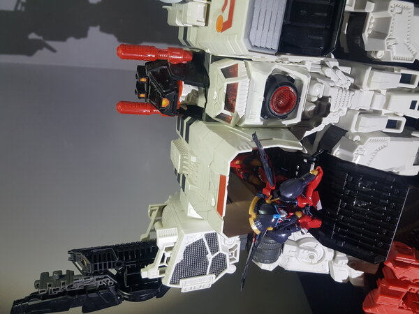 Flame Toys Windblade Titan Metroplex (6).jpg