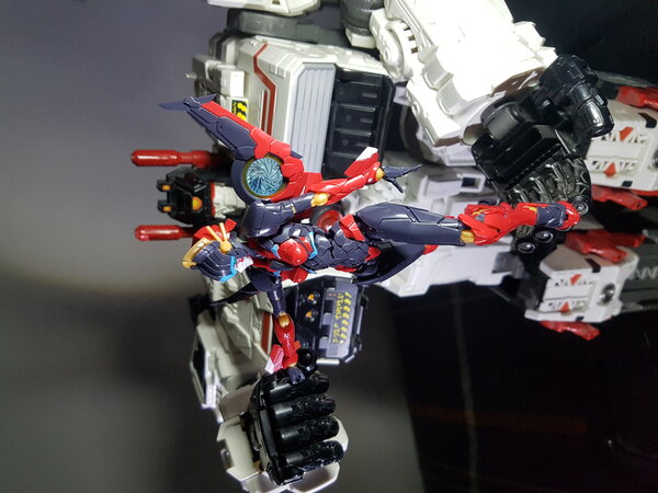 Flame Toys Windblade Titan Metroplex (7).jpg