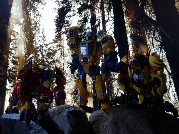 Bulkhead vs Predacons (4).jpg