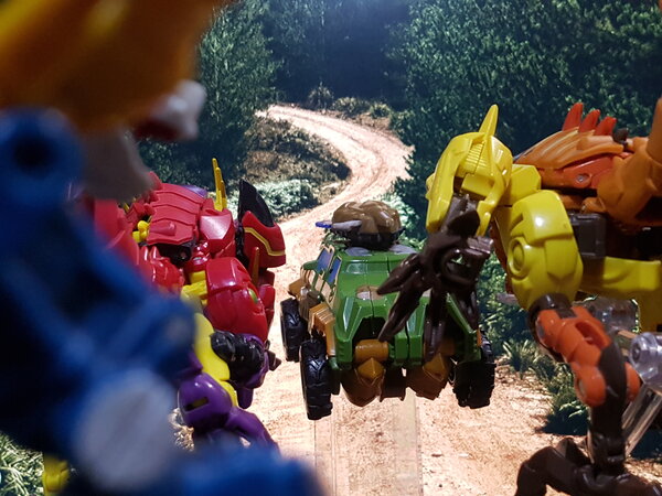 Bulkhead vs Predacons (8).jpg