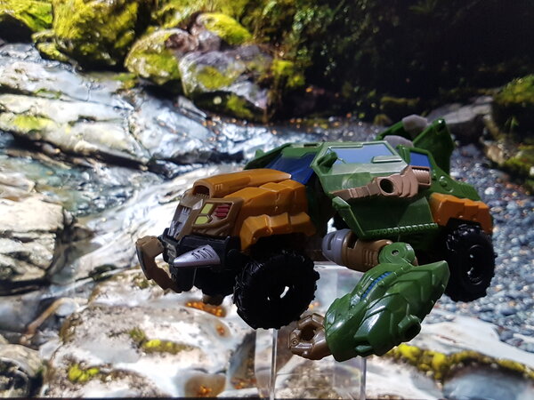 Bulkhead vs Predacons (9).jpg