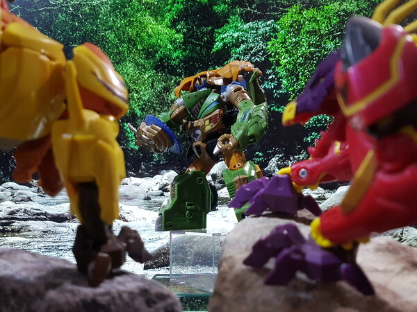 Bulkhead vs Predacons (10).jpg