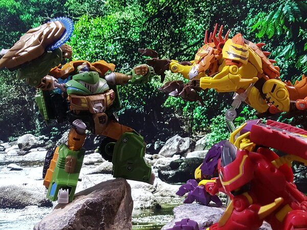 Bulkhead vs Predacons (11).jpg
