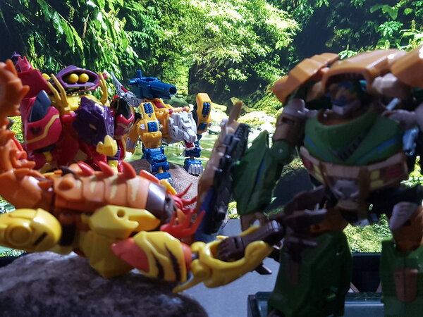 Bulkhead vs Predacons (12).jpg