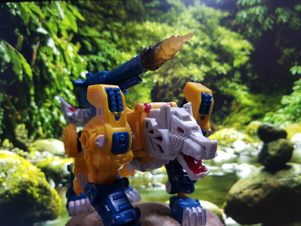 Bulkhead vs Predacons (13).jpg